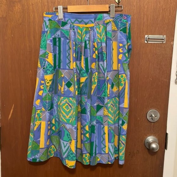 Helena Dresses & Skirts - Vintage Helena Patterned Knee Skirt